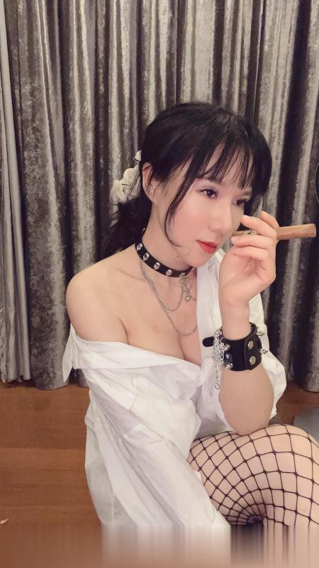 性感长舌少妇叶子-2.jpg